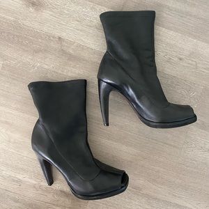 VERA WANG OPEN TOE BLACK ANKLE BOOTS